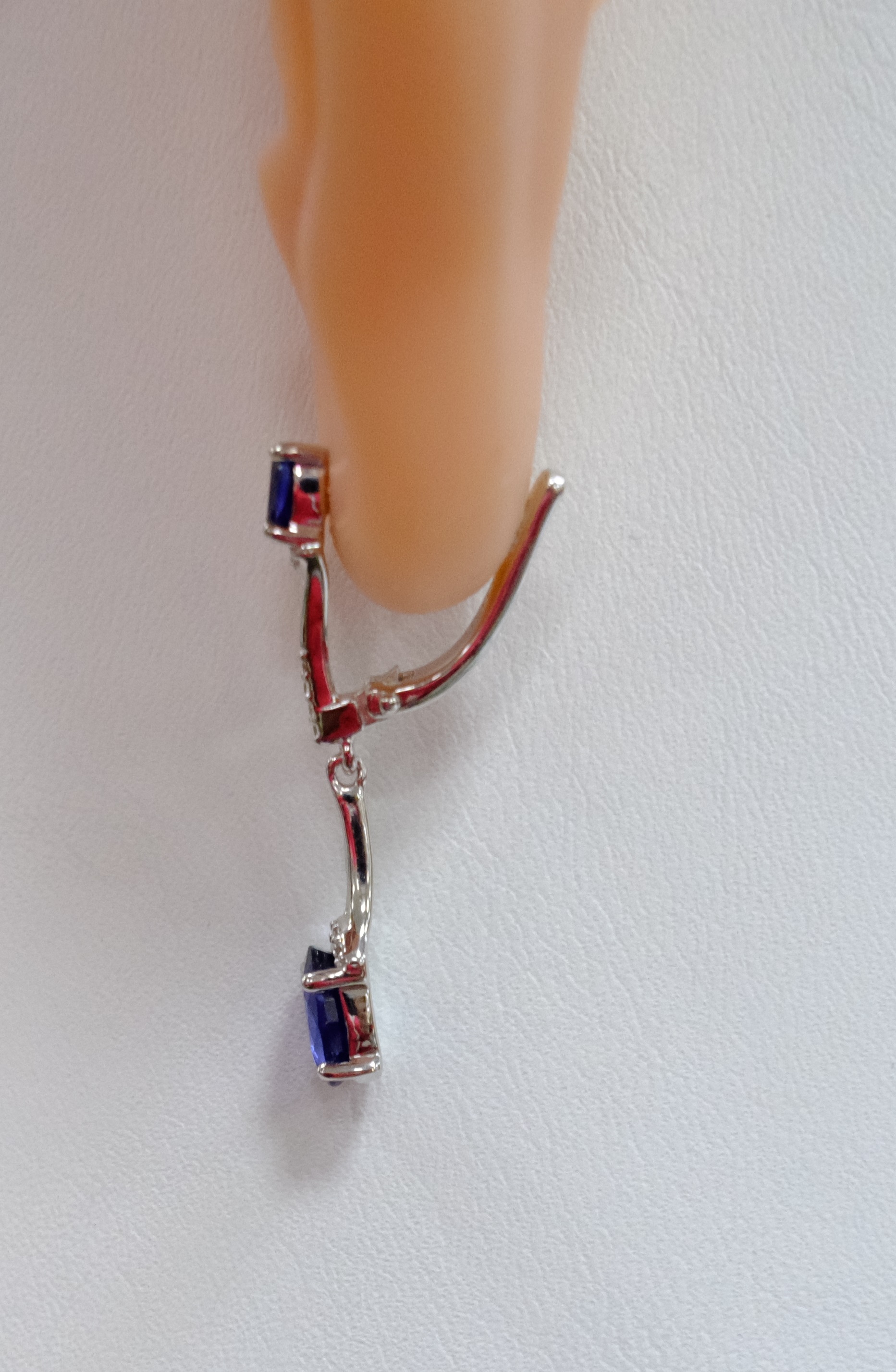 Серебряные серьги с сапфирами